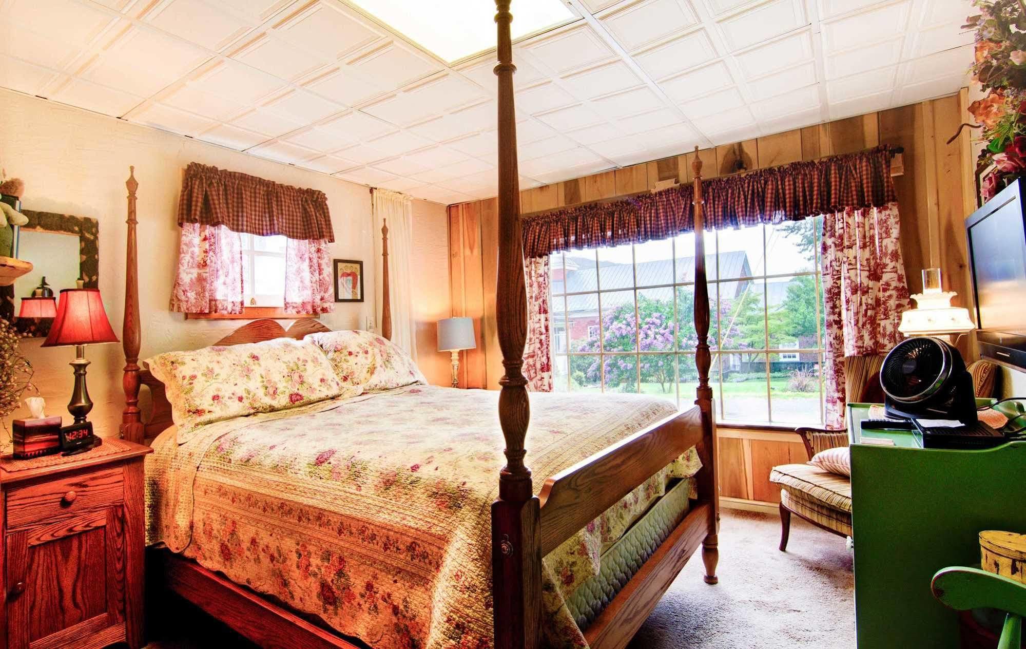 Lily Garden Bed And Breakfast Harpers Ferry Exterior photo